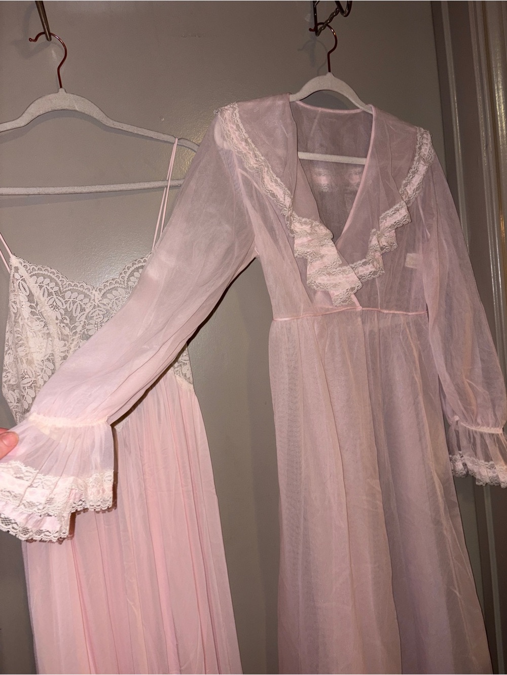Miss Elaine Pale Pink Lace Chemise and Sheer Robe Set - Picture 7 of 12